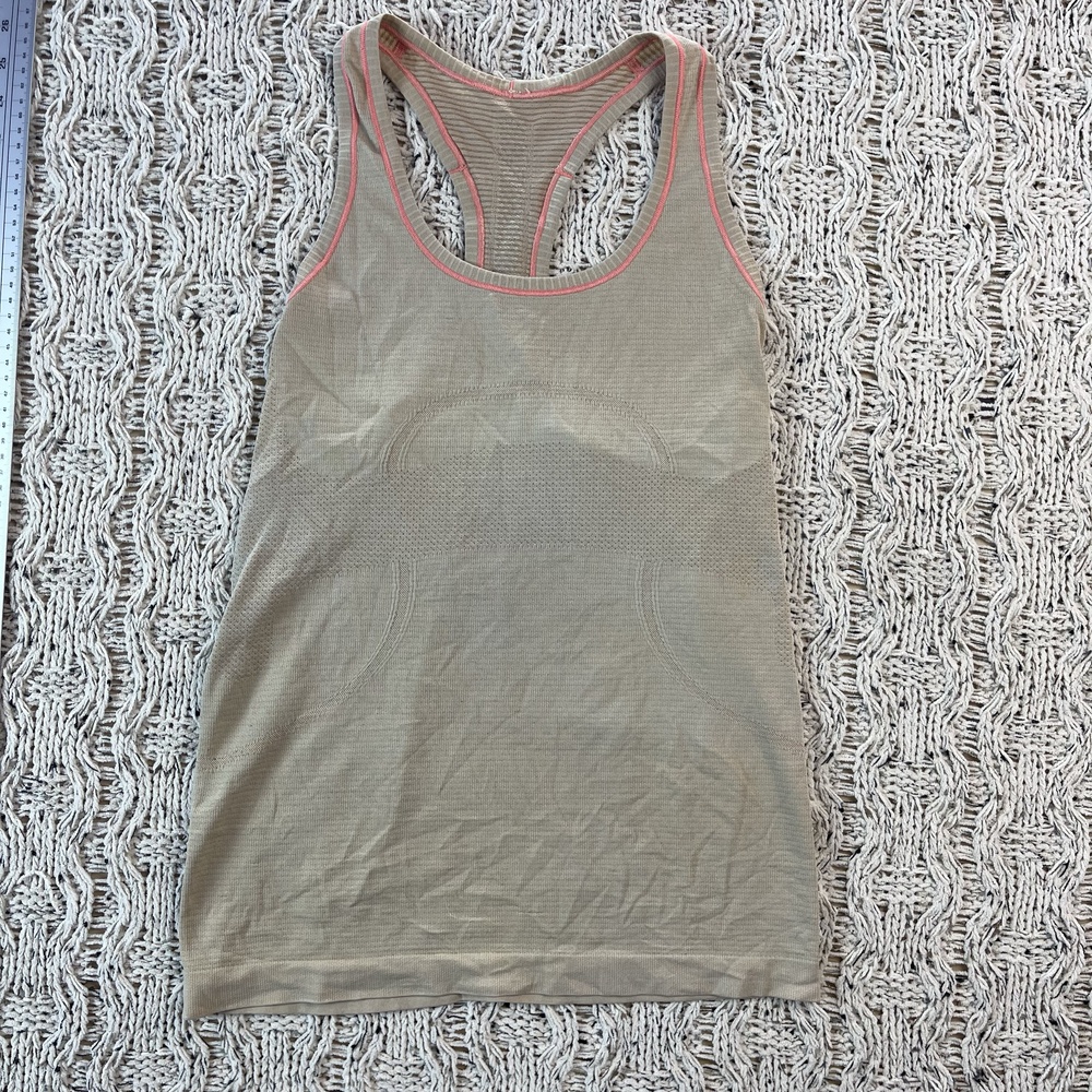 Lululemon Swiftly Tech Racerback Athletic Tank Top Womens 6 Tan Nylon Silhouette
